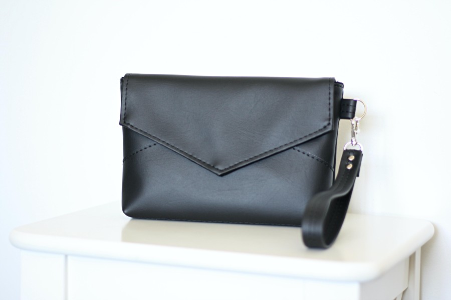 JUODAS mažas delninukas