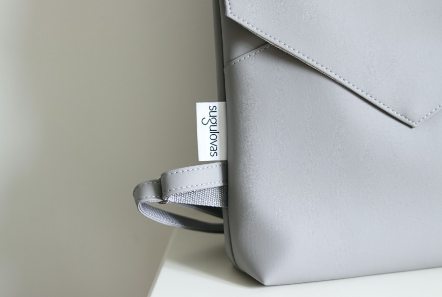 PILKA voko formos kuprinė su rožine rankena