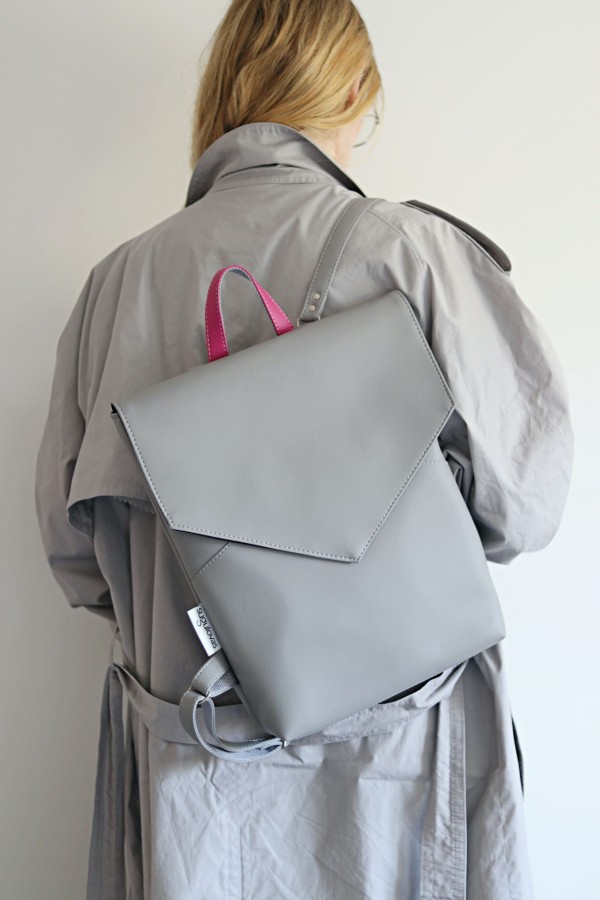 PILKA voko formos kuprinė su rožine rankena