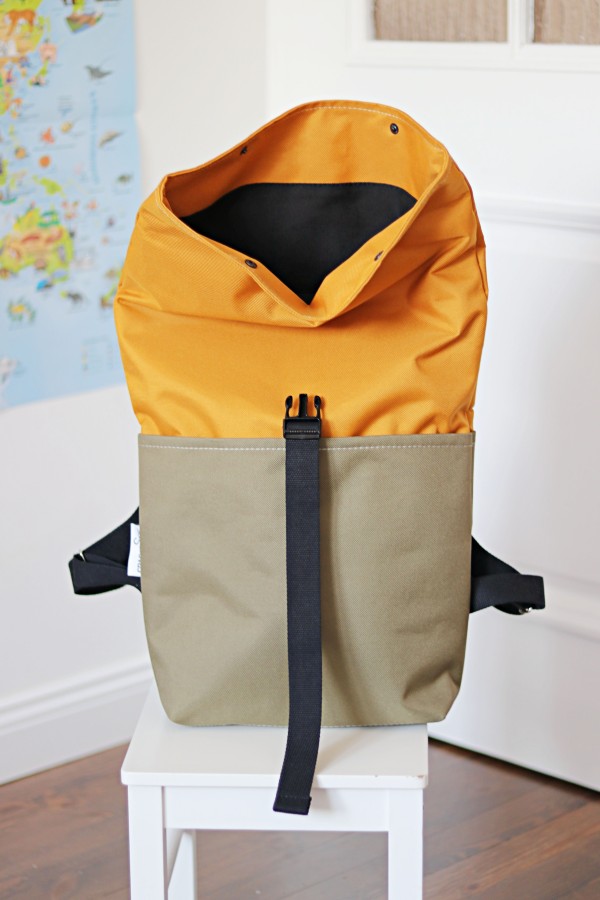 GELTONA ir HAKI susukama kuprinė