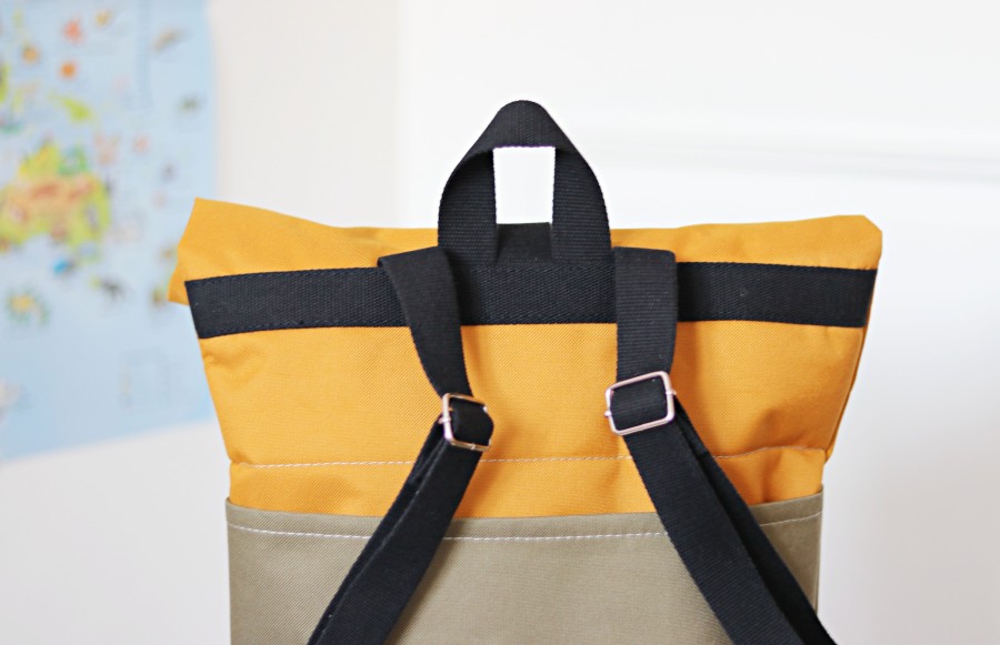 GELTONA ir HAKI susukama kuprinė