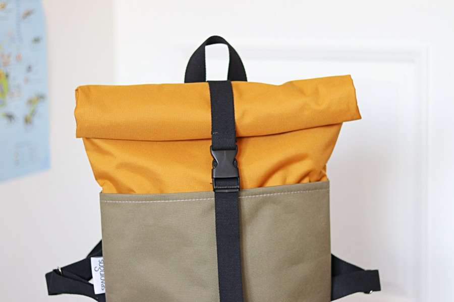 GELTONA ir HAKI susukama kuprinė