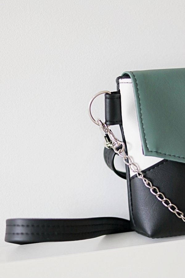  ŽALSVAS  ir JUODAS ridikiulis su grandinėle